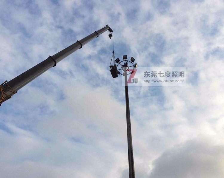 東莞七度照明LED高桿燈安裝現場(chǎng)圖片