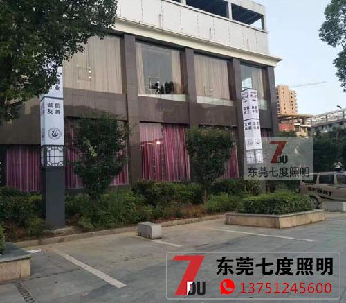 6米方柱600x600mm景觀(guān)燈柱安裝效果圖片
